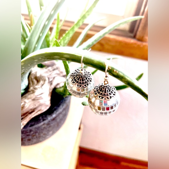 DISCO QUEEN DANGLE EARRINGS - Picture 9 of 11
